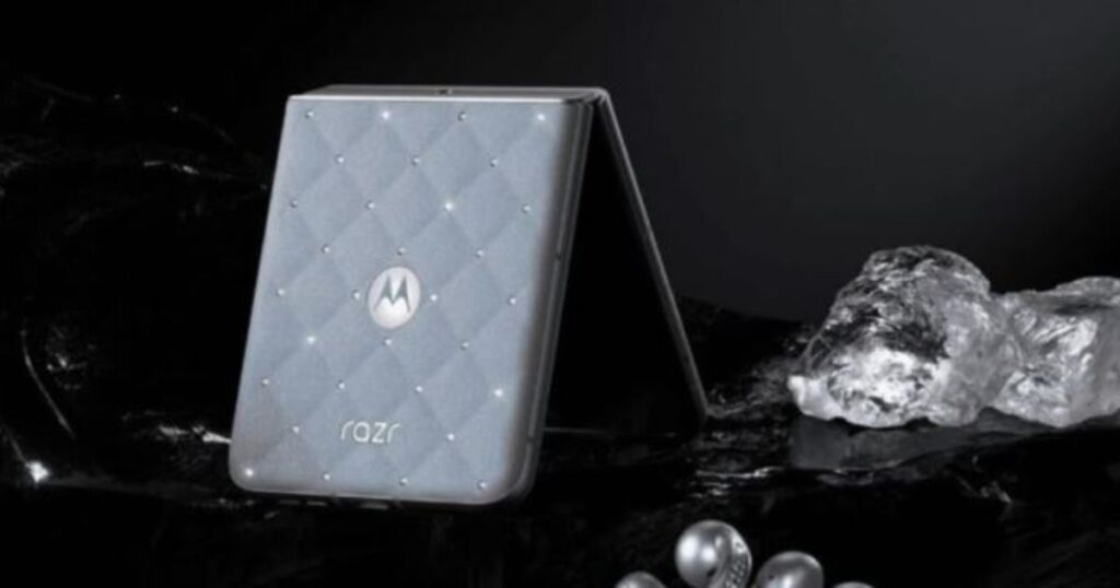 Motorola Razr 60 Swarovski Edition – दुर्गा पूजा पर पाएं 8GB RAM और 50MP कैमरा वाला लक्जरी फोन
